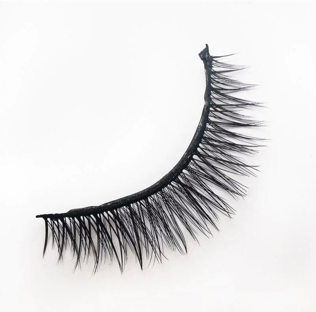 Lash adhesive strips LOVE LE LASHES